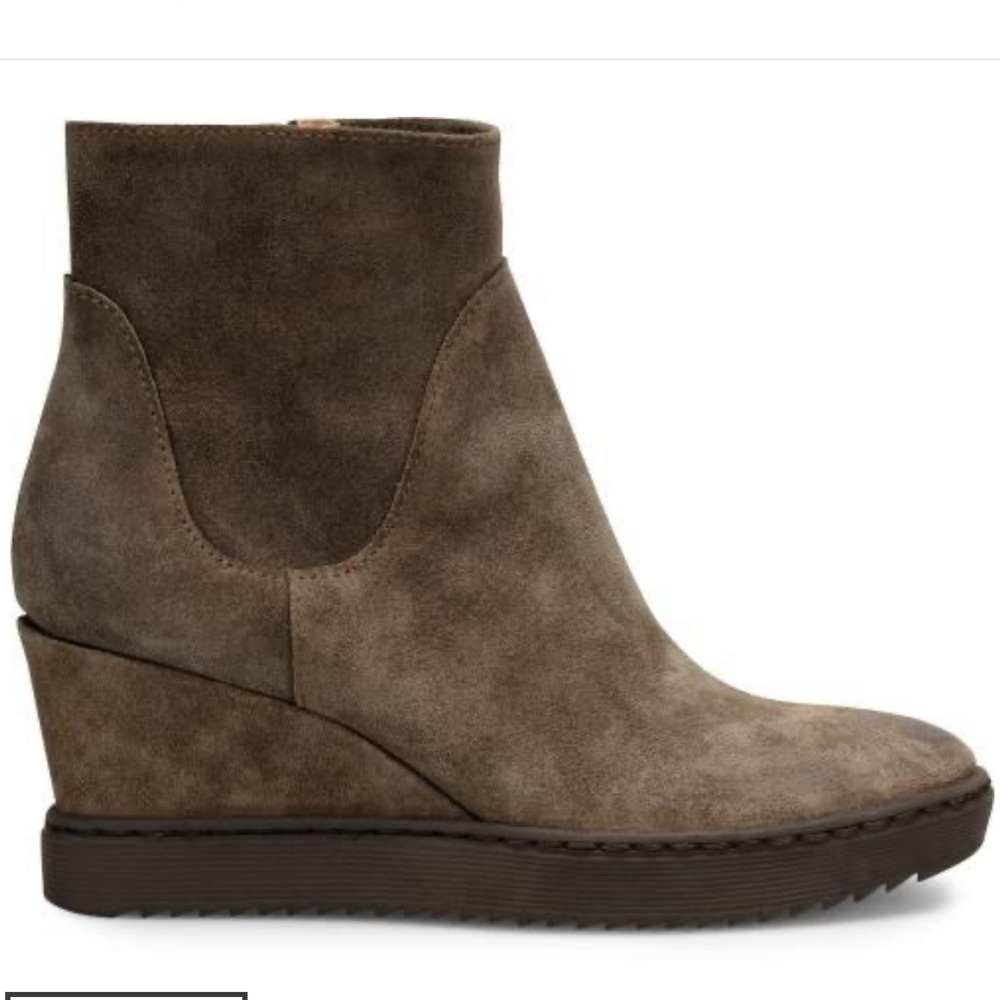 NEW $150 Sofft Shary DK Taupe Suede Wedge ankle bootie women size 9